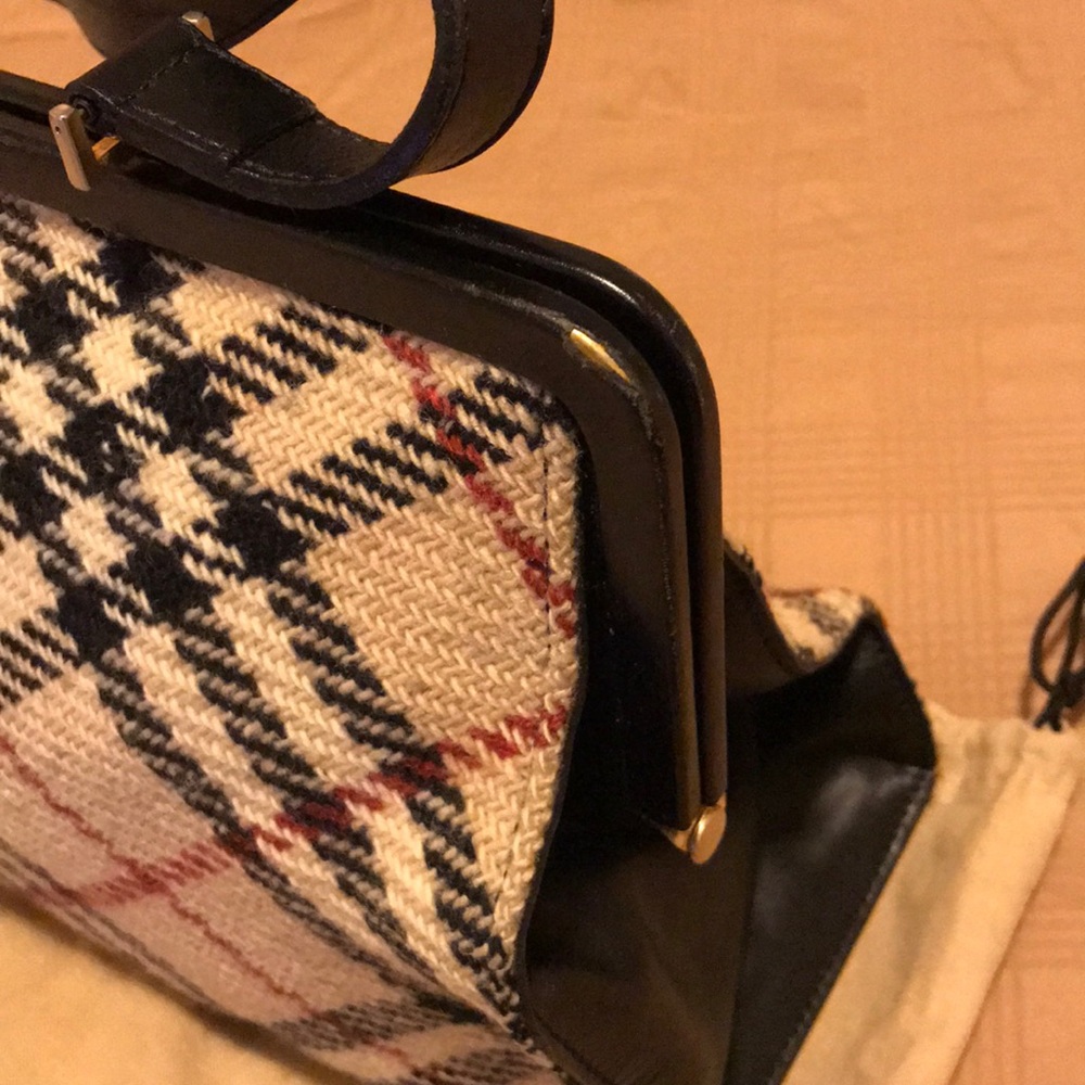 Burberry Shoulder Bag 🔥 - Picture 7 of 7
